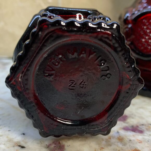 Avon Cape Cod Ruby Red Vintage Salt and Pepper Shackers - Picture 2 of 4